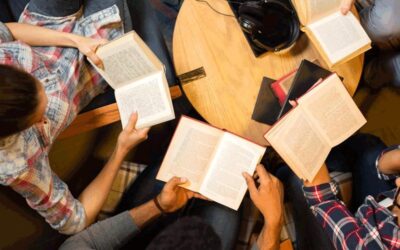 Un colectivo que edita, lee y deja huella: poesía en vivo y en donación en Buenos Aires